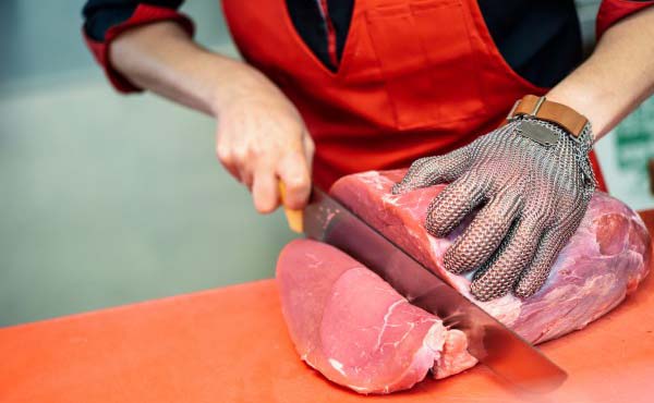 تفسير حلم تقطيع اللحم النيء بالسكين